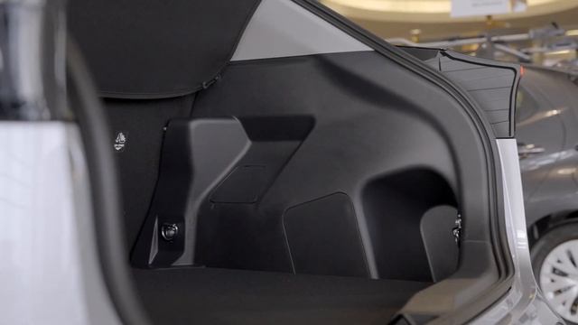 Yaris Cross AWD-i z boxem na dachu?