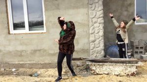 Едем, едем в соседнее село на дискотеку.