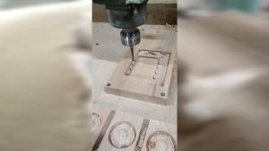 Работа станка ЧПУ-черновая обработка, материал  - бук