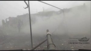 Т 90М работает в городской застройки от первого лица