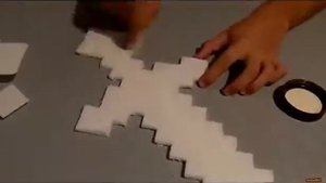 КАК СДЕЛАТЬ МЕЧ ИЗ МАЙНКРАФТ
