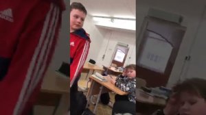 Стол упал (это станет мемом через 10 лет)