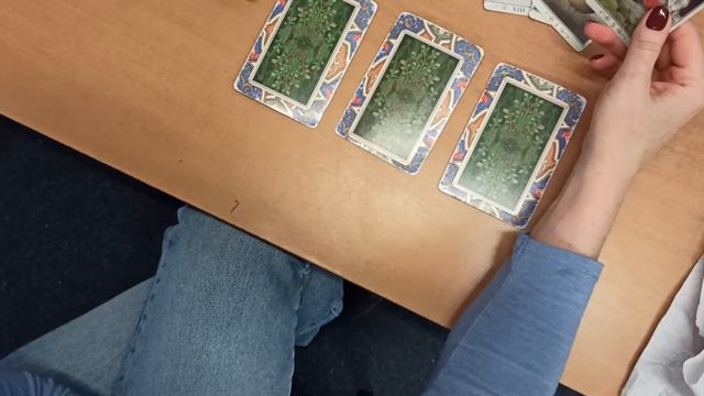 " В чьей голове вы живёте?" таро на отношения и любовь. смотреть онлайн