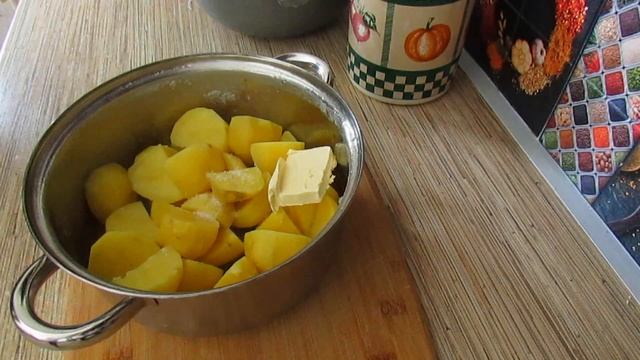 Процесс приготовления ПРАВИЛЬНЫХ ВАРЕНИКОВ с картошкой и грибами смотреть онлайн