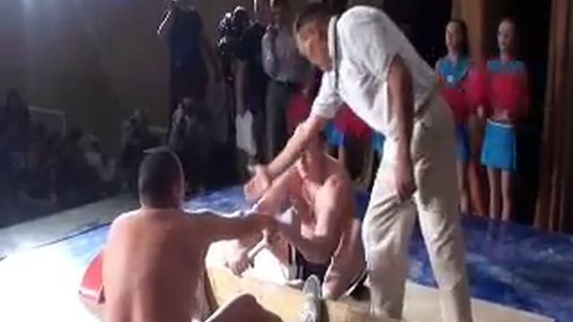 Виктор Колибарчук из Вязьмы стал абсолютным чемпионом России по мас рестлингу 2010 года смотреть онлайн