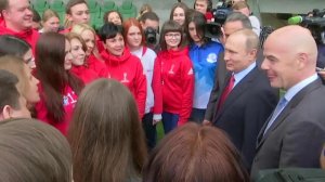 Президент пообщался с волонтерами, которым предстоит работать на крупнейших футбольных турнирах