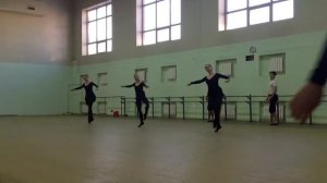 Комбинация-Аssemblée-entrechat-quatre- OUVERTE-Coupe-Cabriole-Changement de pieds еn to