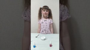 Злата купается с бомбочкой для ванны)))