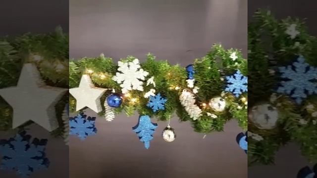 Новогоднее украшение еловая гирлянда с игрушками и подсветкой смотреть онлайн