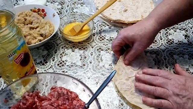 Чебуреки из лаваша с мясом Чебуреки из лаваша с капустой и консервированной рыбой