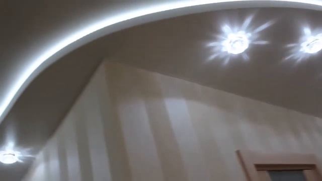 7  Двухуровневый натяжной потолок в прихожей Potolochek Trim