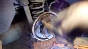 Демонтаж заржавевшего троса ручника Chevrolet aveo .