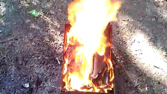 Костер, горит огонь, мангал смотреть онлайн