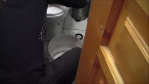 Течет унитаз. Что делать? Почему все таки течет унитаз?