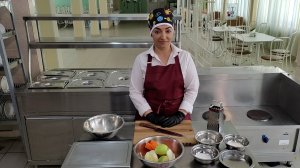 Как приготовить "Котлеты из индейки" и "Салат витаминный" в школьной столовой