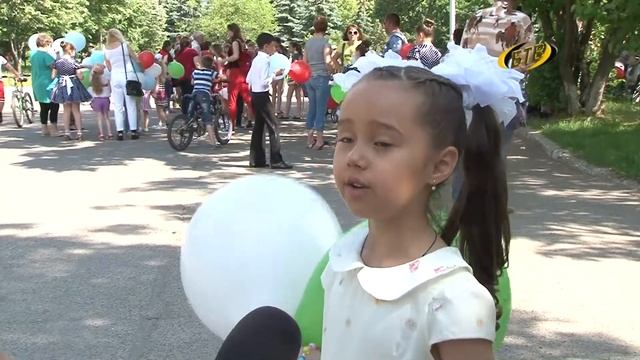 Яркий праздник начинающегося лета смотреть онлайн