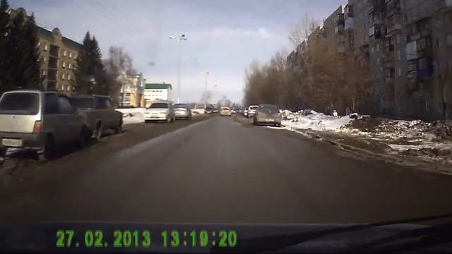 Чуть не снес дверь смотреть онлайн