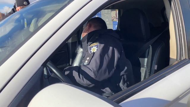 Копша, которая не уполномочена и коп, который исполняет закон. смотреть онлайн