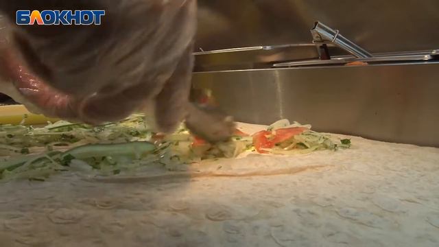 Голодную волгоградку накормили мясом смотреть онлайн