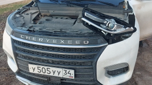 Ремонт ходовых огней Chery Exeed TXL после запотевания фары