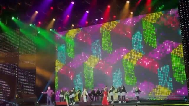 Кремлевский дворец. @rybnikovivan представил коллекцию платьев и моих украшений. смотреть онлайн