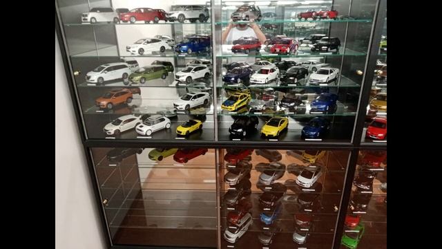 Very Super Big Diecast Model Car collection 1/18 scale over 3500 pieces of models смотреть онлайн