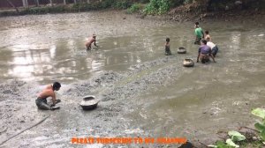 Village People Catching Fish By Hand | Fishing in mud water |  How to catch fish by hand (Part-1)