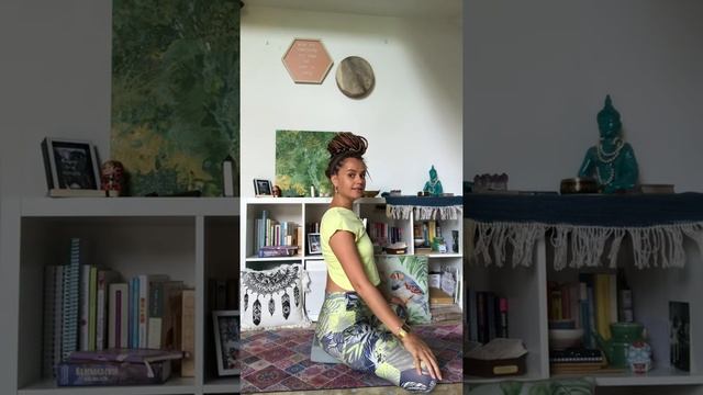 КАК И ЗАЧЕМ СИДЕТЬ с ПРЯМОЙ СПИНОЙ при МЕДИТАЦИИ? смотреть онлайн