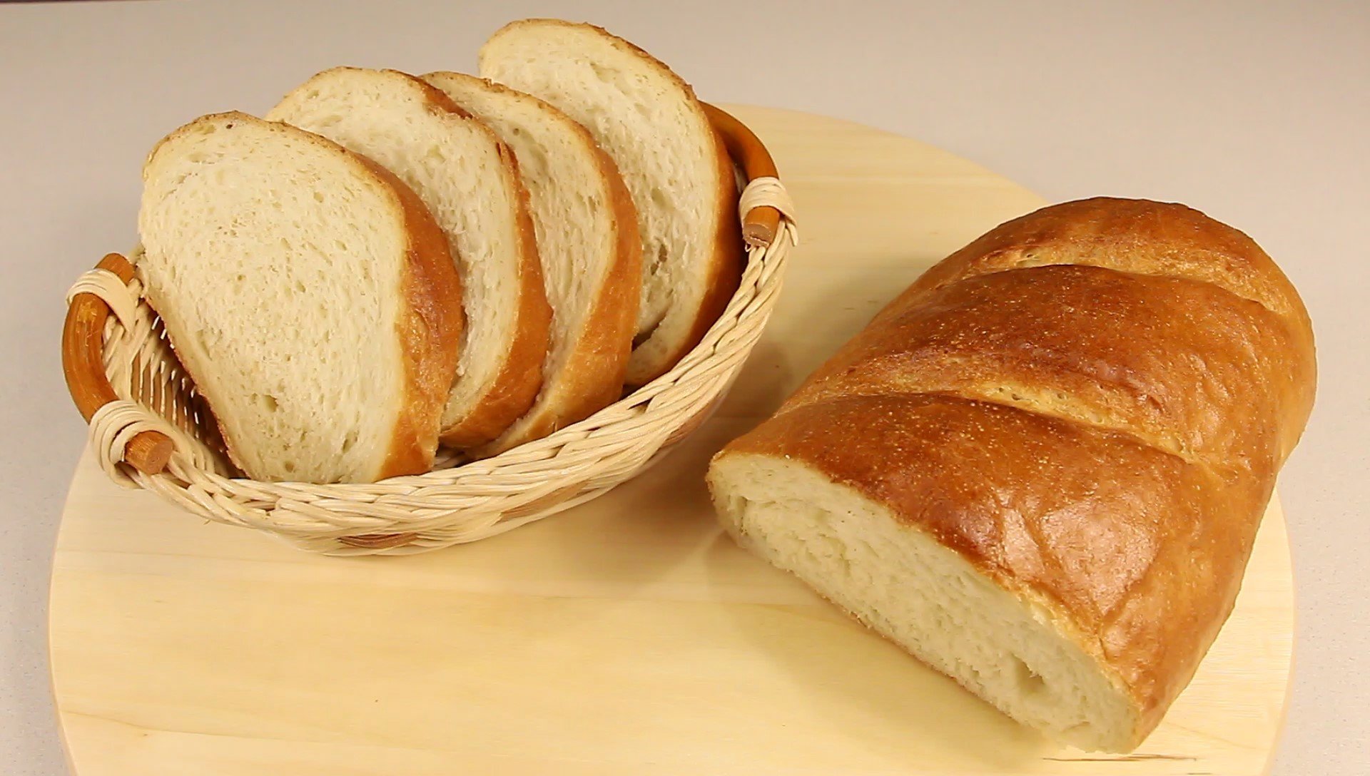 Пшеничный хлеб в духовке рецепты простые. Батон молочный. Хлеб нарезной нежность. Батон сдобный нарезной. Батон с хрустящей корочкой.