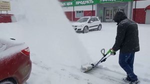 Снегоуборщик аккум  OBS 21 4SP FAVOURITE  VS  Снегоуборщик аккум  бесщеточный REDVERG RD SB18 300BLC