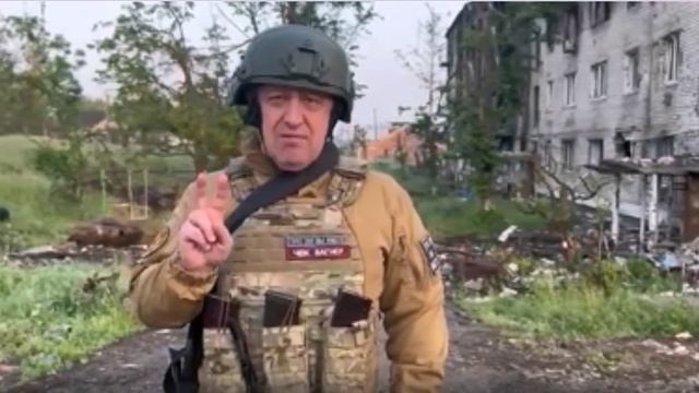 Е Пригожин поздравил  бойцов ВС РФ, которые уничтожили натовскую технику на запорожском направлении
