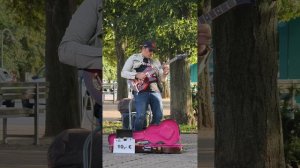 Super Gitarre 🎸 am Alexanderplatz #musik #berlin #walk #sightseeing #spaß #atmosphere #sommer #2024