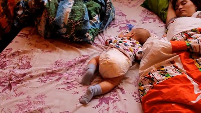 Мася, 4 мес. пытается ползать) смотреть онлайн