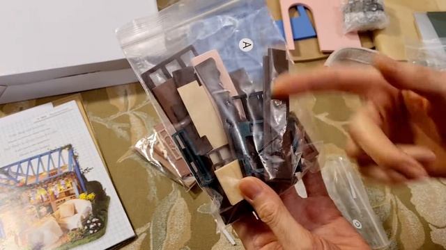Распаковка и обзор набора миниатюрного домика "Rose Garden Tea House" ?  DIY Dollhouse смотреть онлайн