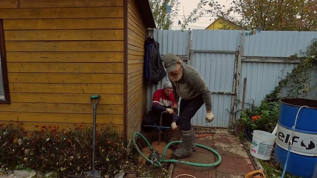 Нашли воду у соседа! Две скважины за 1 день — Абиссинка в дом смотреть онлайн