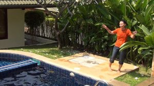 Вилла для тренинга - в бассейн прямо в одежде!