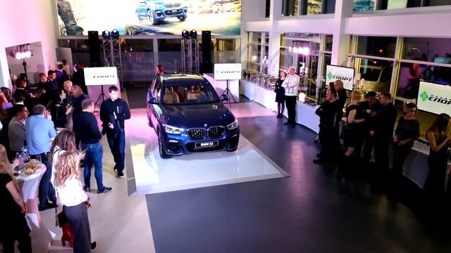 Показ мод на презентации 3 го поколения BMW X3 в Калининграде смотреть онлайн