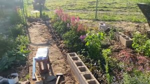 08.07.21. Начали укладывать бордюры из блоков.