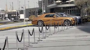 Очень дорогие автомобили в городе Дубаи