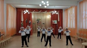 Танец "Яблочко" в средней группе.