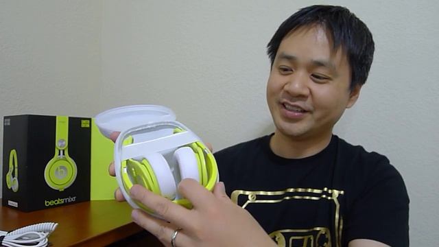 First Look: 2013 Beats MIXR Neon Yellow unboxing смотреть онлайн