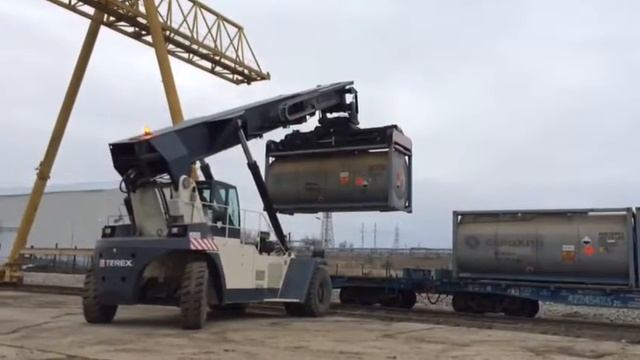 Погрузка танк-контейнеров на Буденовском участке погрузочно-разгрузочных работ смотреть онлайн