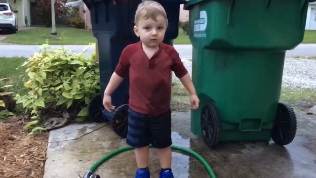 1.21.16 Playing in the hose mist смотреть онлайн