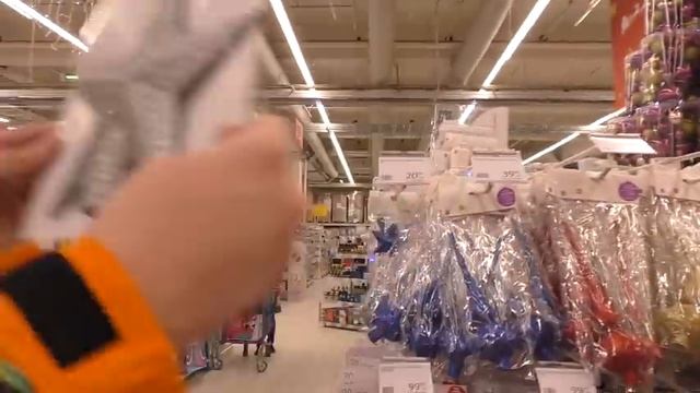 Кот Кевин в огромном Ашане перед Новым Годом! С котом вход разрешён! смотреть онлайн