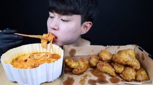 ASMR 엽기떡볶이 치즈7개추가 교촌허니콤보 치킨먹방 spicy tteokbokki honey chicken social eating mukbang