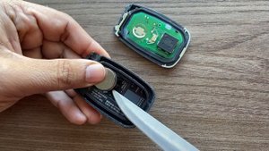 Change battery in Chevrolet Smart key fob (Camaro, Cruze, Malibu)
