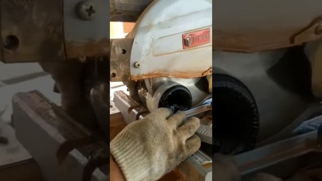 Купили камнерезный станок "Разрезаем бутылку - опасный тест " смотреть онлайн