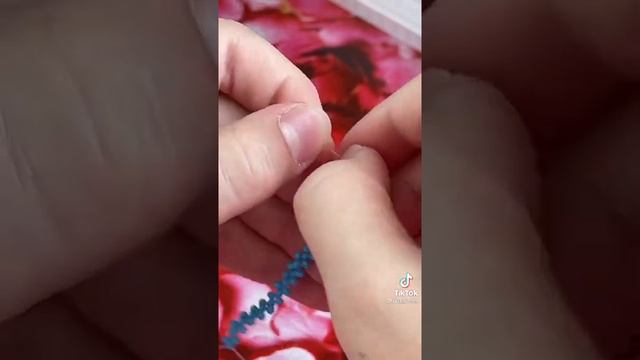 Туториал на плетение крестик бисером из ТТ #бисер #тренды #туториал смотреть онлайн