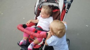 Дети и соска