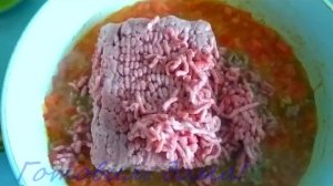 Запеканка из макарон с фаршем, сыром и томатами.